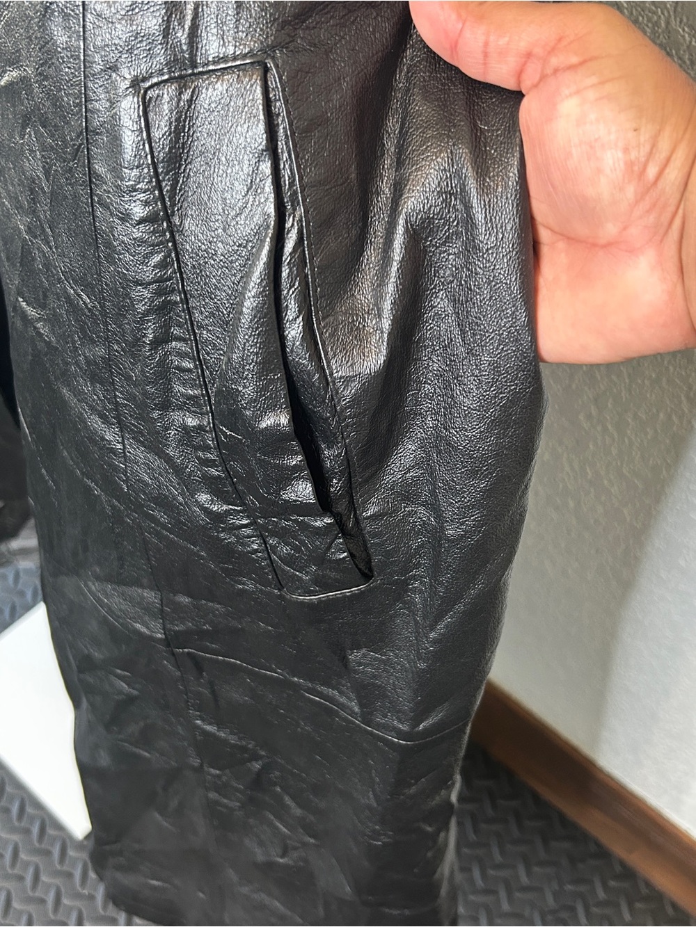 107. Venezia Black Leather Trench Coat for Women - Picture 10 of 14